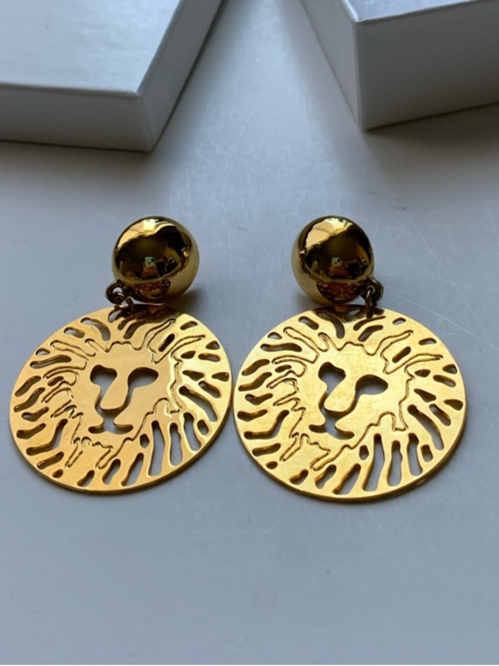 VTG ✨80s Dillard's Lion Head Eearrings - Gold Tone Cutout - Original Box - Picture 3 of 7